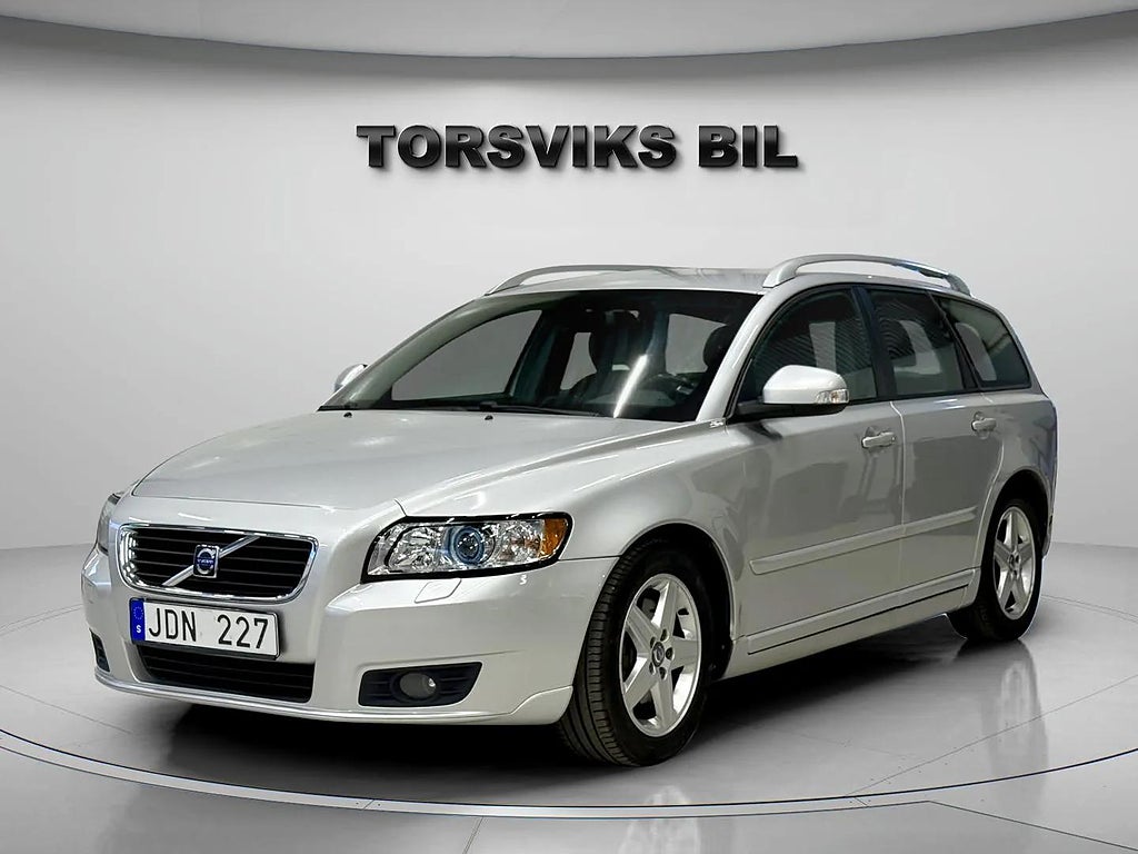Volvo V50 2.0 D Powershift Summum Navi Skinn Drag Nybes Nyservad  - miniatyr 2