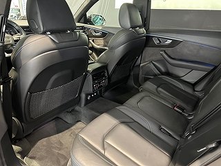 SUV Audi Q8 10 av 18
