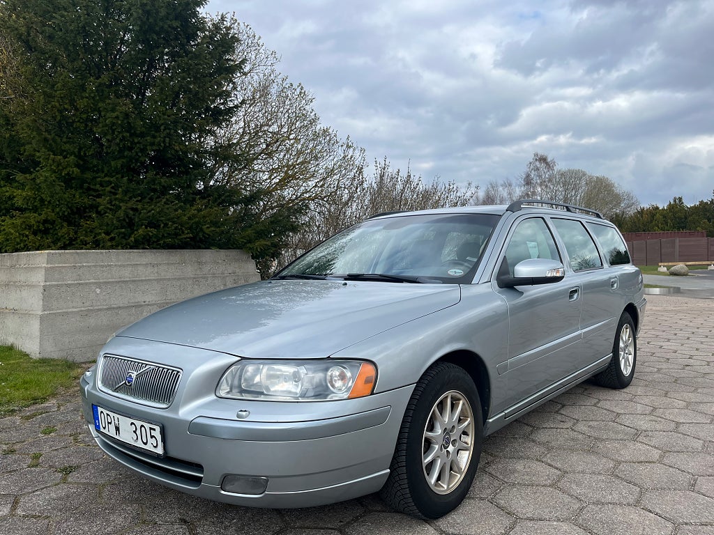 Volvo V70 2.4 Classic, Momentum Nybesiktad,Ny Kamrem,