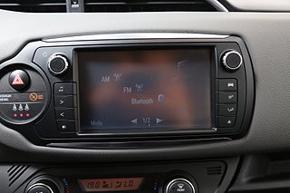 Halvkombi Toyota Yaris 18 av 24