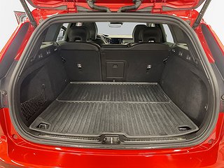Volvo V60 Recharge T8 AWD RDesign S&V-hjul/MOMS/Drag/H/K/360