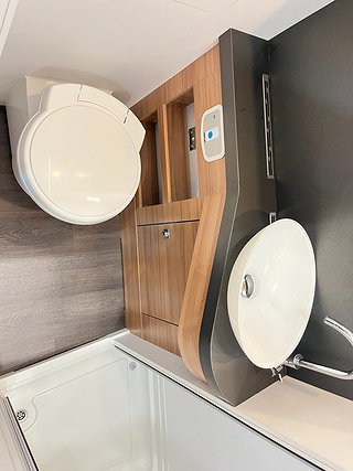 Husbil-halvintegrerad Adria CORAL SUPREME 670 SLT 23 av 29
