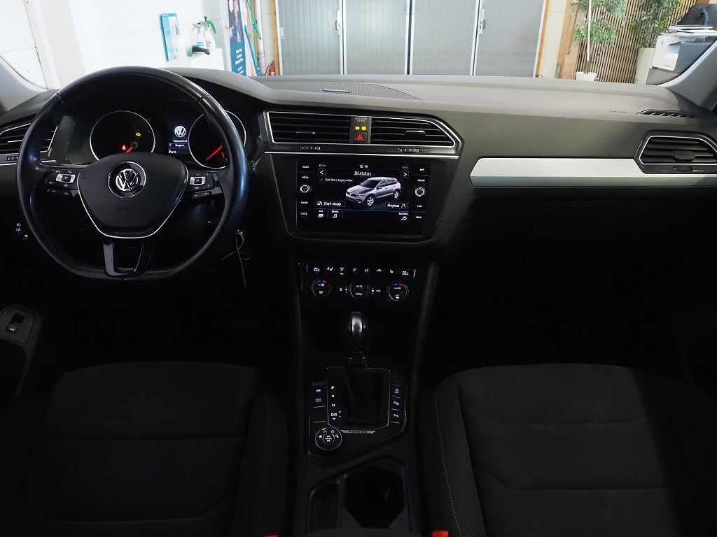 Volkswagen Tiguan 2.0 TDI 4Motion R-Line P-Värm Drag Kamera 19" Carplay