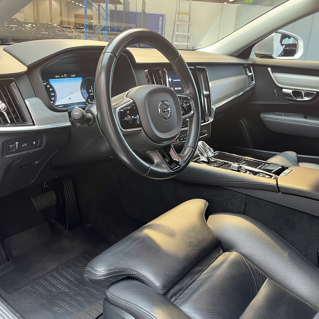 Volvo V90 Recharge T8 AWD Inscription Orrefors Apple Värmar