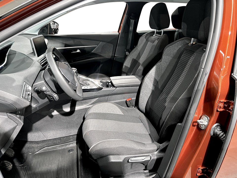 Bild på Peugeot 5008 Active Pack 1.2 PT 130hk - 7-SITS, B-KAMERA