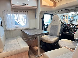 Husbil-halvintegrerad PLA H 385 10 av 24