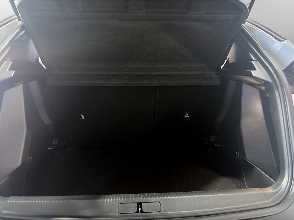 Bild på Peugeot 2008 Allure 1.2 PT 130hk CARPLAY P-SENSORER