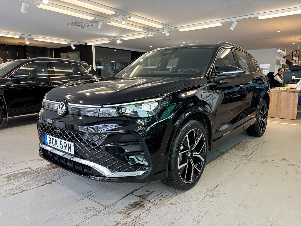 Volkswagen Tiguan eHybrid R-Line-Edition OMG LEV 4595kr/mån