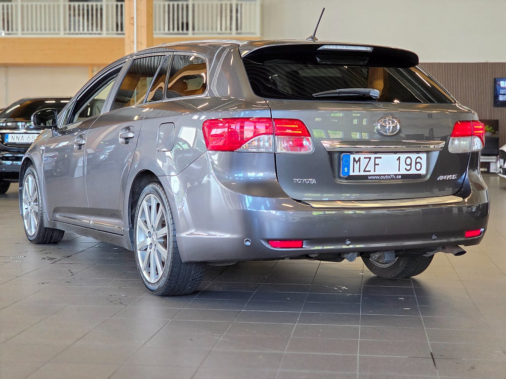Toyota Avensis kombi 2.2 D-4D Executive / Drag / Skinn / Panorama /