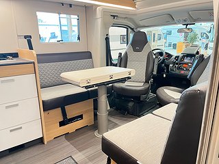 Husbil-halvintegrerad Adria CORAL PLUS 670 DC 11 av 28