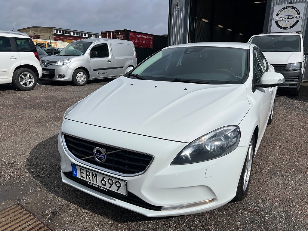 Volvo V40 D2 Kinetic NY KAMREM DRAG D-VÄRMARE NY BES IKTIGAD 