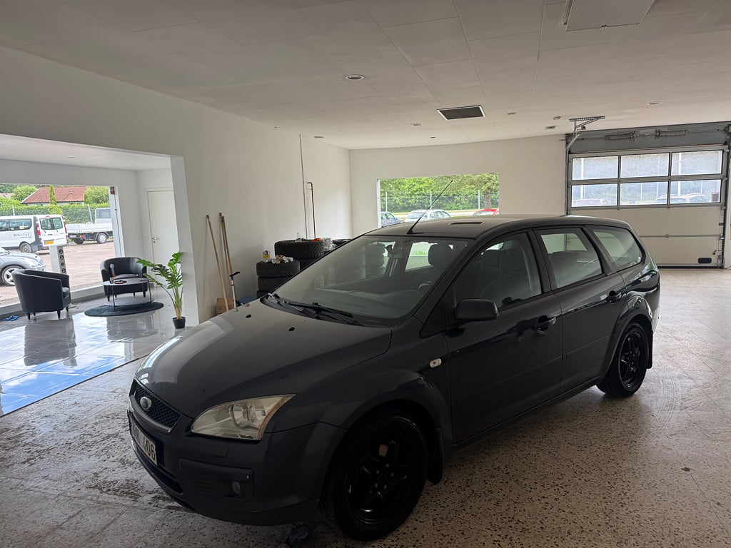 Ford Focus 1.8 Flexifuel drag ny servad välvår Trend 