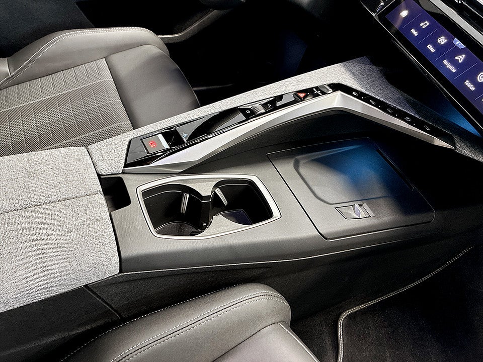 Bild på Peugeot 5008 GT Hybrid 145hk Aut 7-SITS B-KAMERA CARPLAY