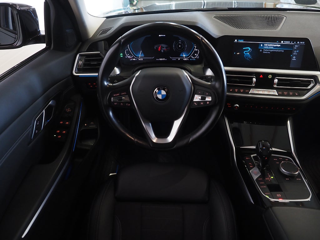 BMW 330e Plug-in Touring 292hk Sport Line | Drag | Navi |