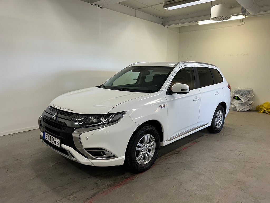 Mitsubishi Outlander PHEV Comfort/SUPERDEAL 3,95%/BT/DRAG/BACKKAMERA/7-SITS