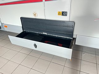 Husbil-halvintegrerad Kabe TM 880 LT 9 av 29
