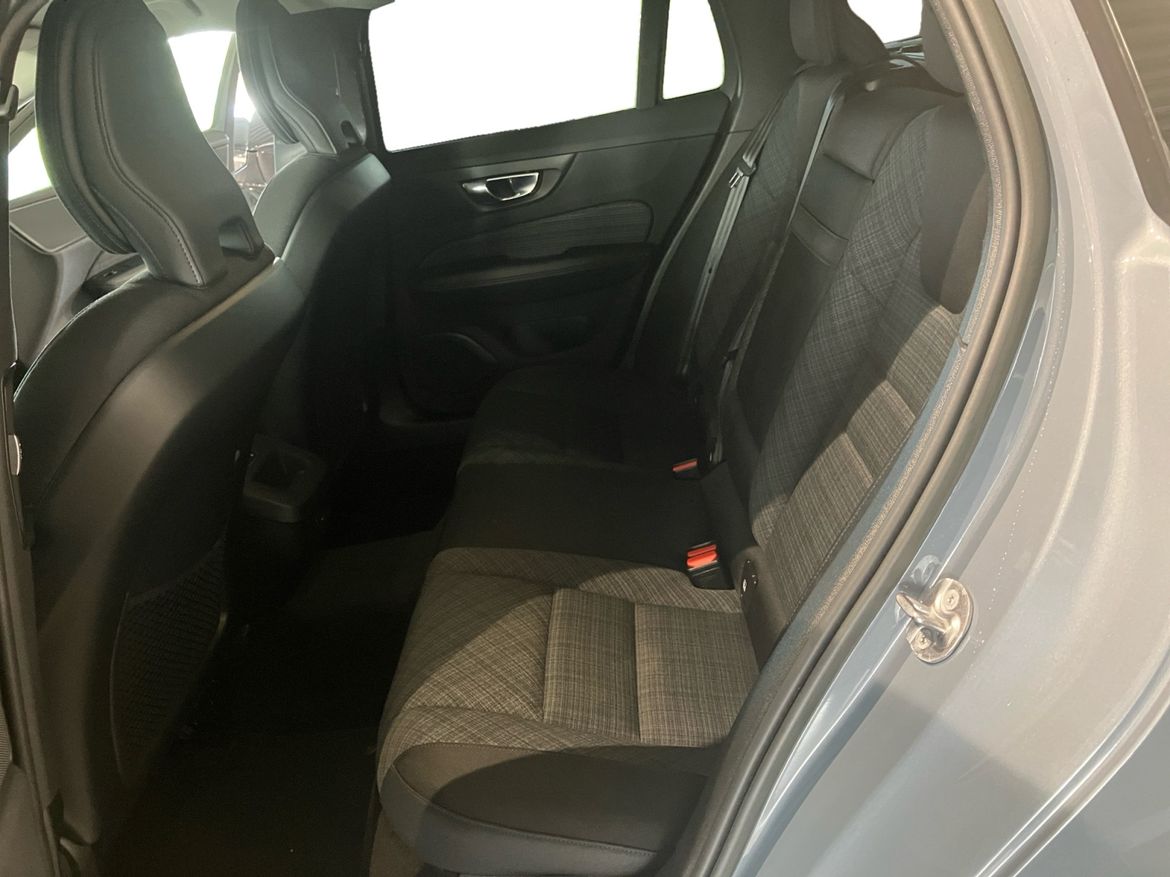Volvo V60 B3 Bensin Core 2023, photo 6/10