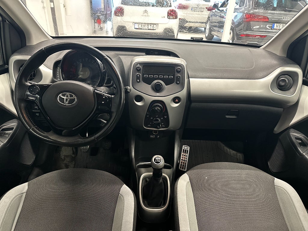 Toyota Aygo 5-dörrar 1.0 VVT-i X-PLAY Touch motor & Kupé värmare