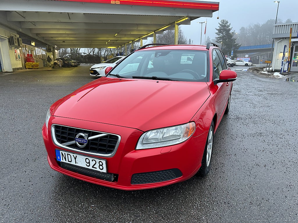 Volvo V70 D2 MANUELL 115 HK FULLSERVAD PÅ VOLVO 2 ÄGARE S+V=DÄCK