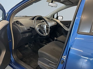Toyota Yaris 5-dörrar 1.33 Dual VVT-i S&V-hjul Dragkrok Mok-värmare – bild 7