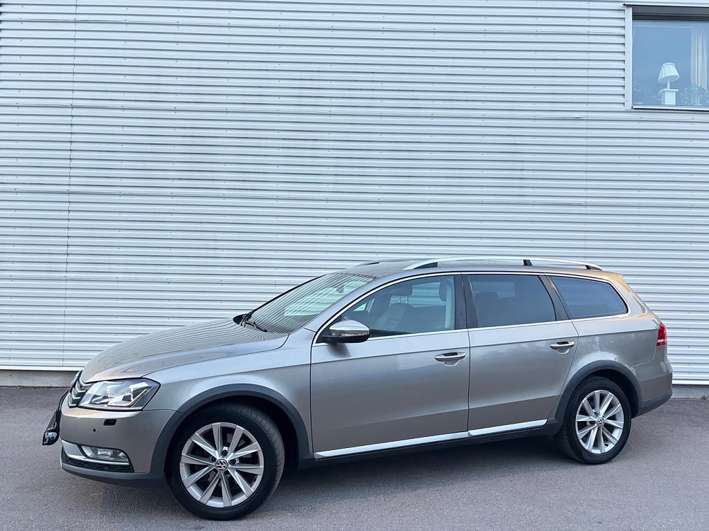 Volkswagen Passat Alltrack 2.0 TDI 4M Alltrack / Drag /D-Värm / B-Kamera / Ny Serv
