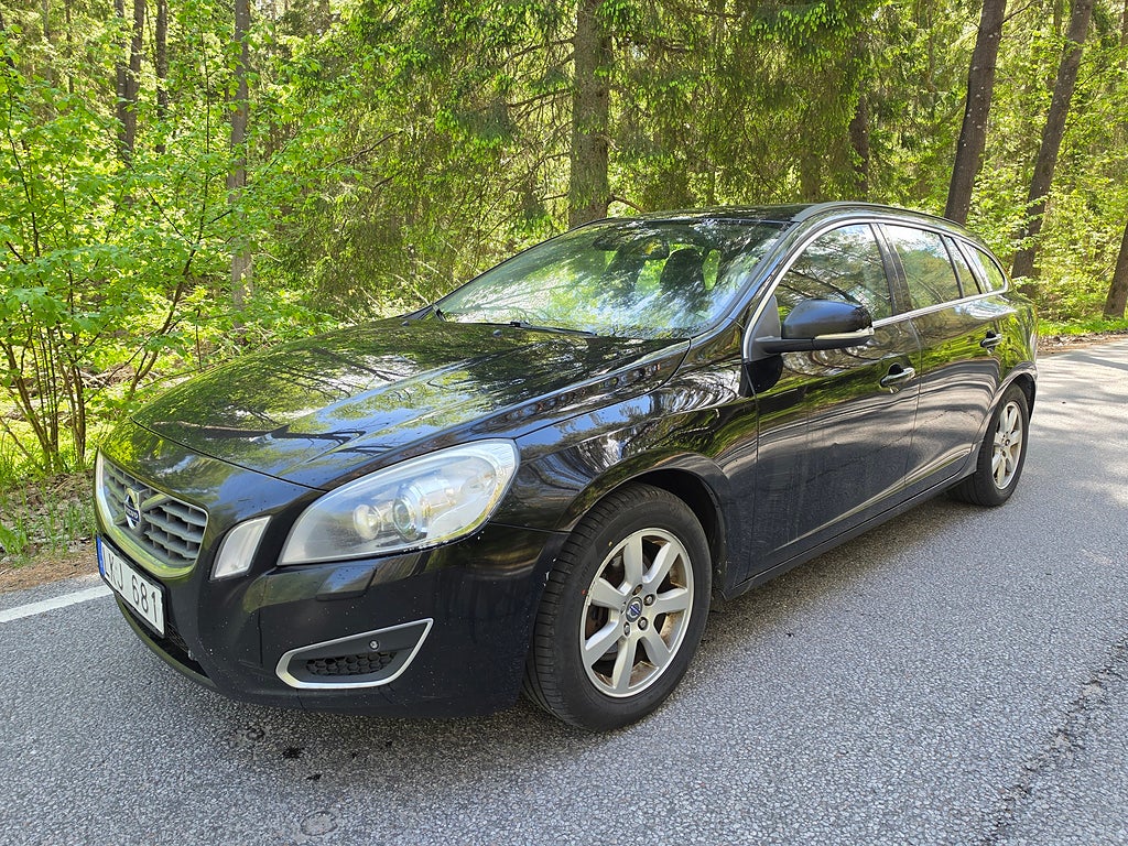 Volvo V60 D4 Geartronic Momentum / Ny Kamrem / DRAG / P-SENSORER