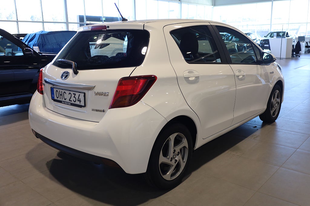 Toyota Yaris Hybrid e-CVT Active Kamera Blåtand Nyservad 2017