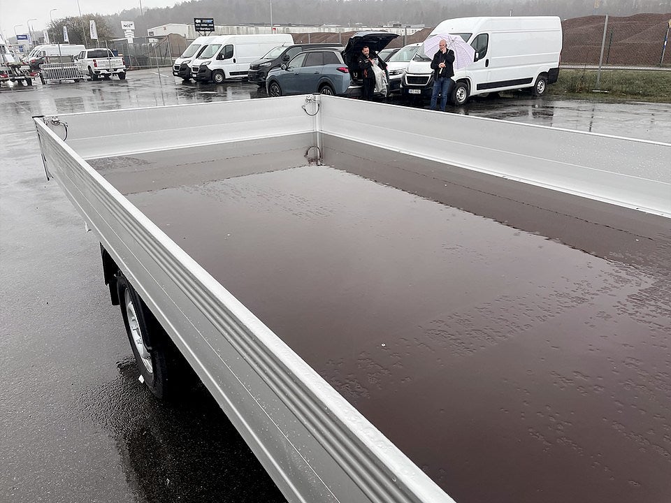 Bild på Peugeot Boxer Flak 4000 BlueHDi 180hk Aut - OMGÅENDE LEVERANS!