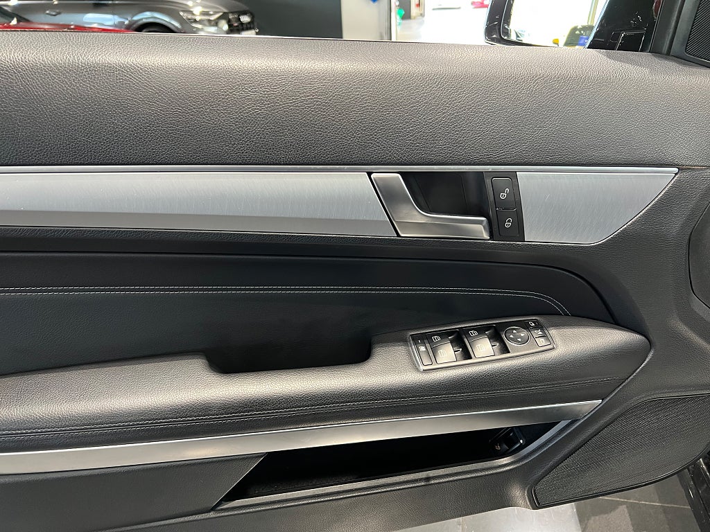 Mercedes-Benz E 220 d Cabriolet Avantgarde AMG fälgar Läder - bild 6