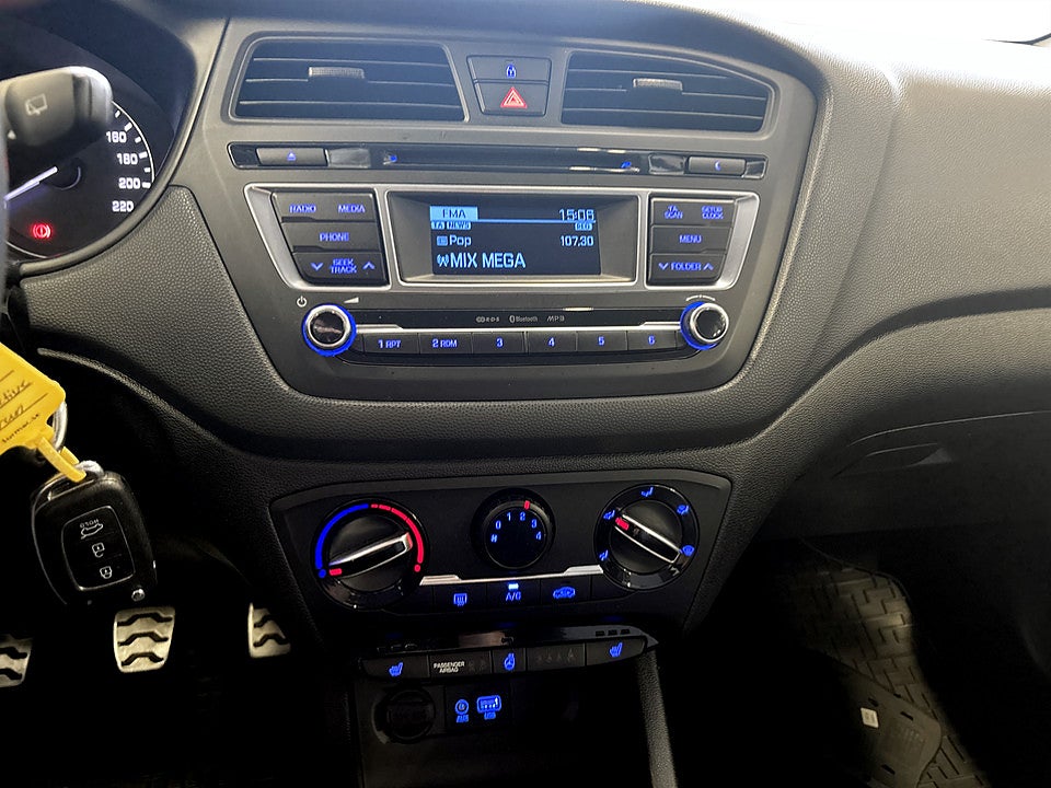 Bild på Hyundai i20 Active 1.0 T-GDI Blue 100hk RATTVÄRME