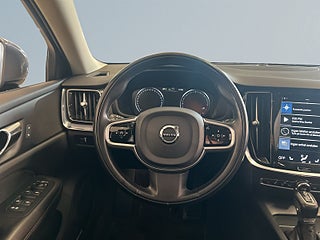 Volvo V60 D4 AWD Momentum Drag Dvärme Bkamera Navigation S&V-däck – bild 9