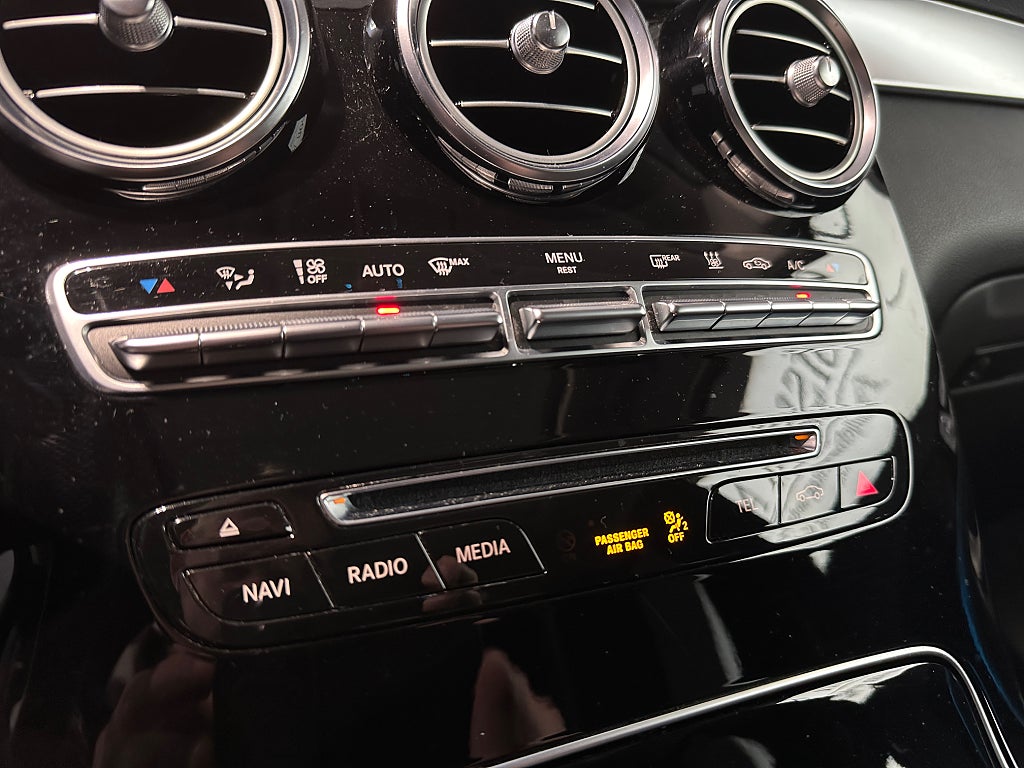 Mercedes-Benz GLC 350 d Coupé 4MATIC AMG Värmare Drag 258hk - bild 17