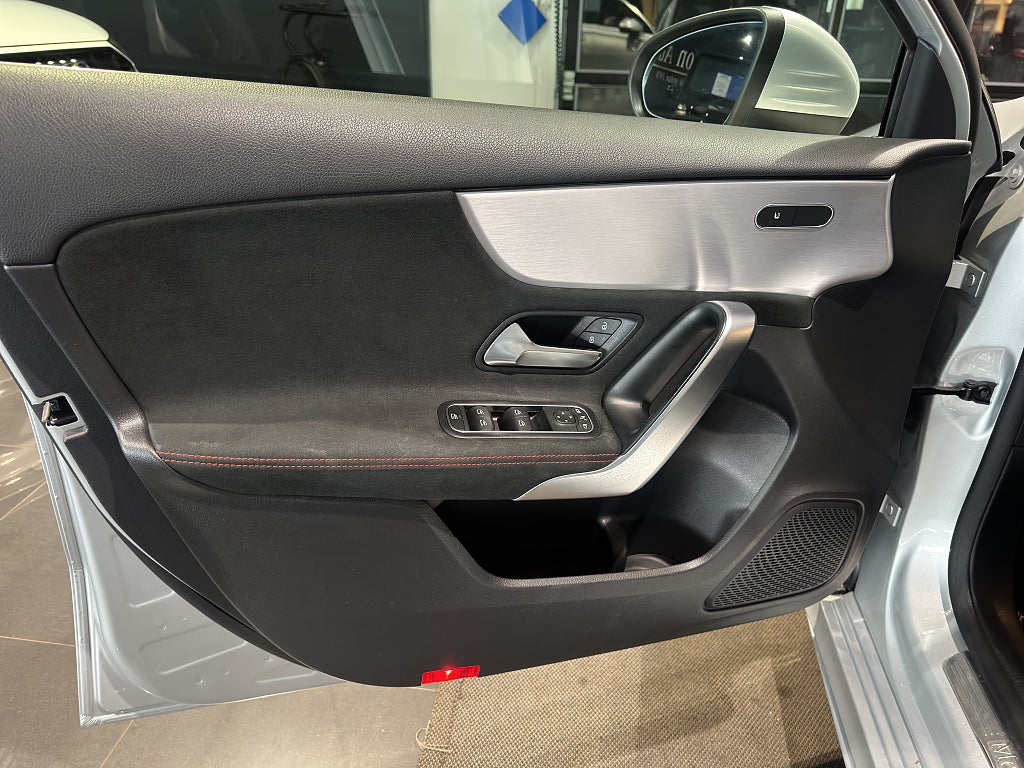 Mercedes-Benz A 200d AMG Widescreen - bild 10