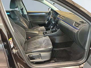 Skoda Superb 2.0 TDI 4×4 Businessline Style S&V/Kamera/Drag/Dvärm – bild 11