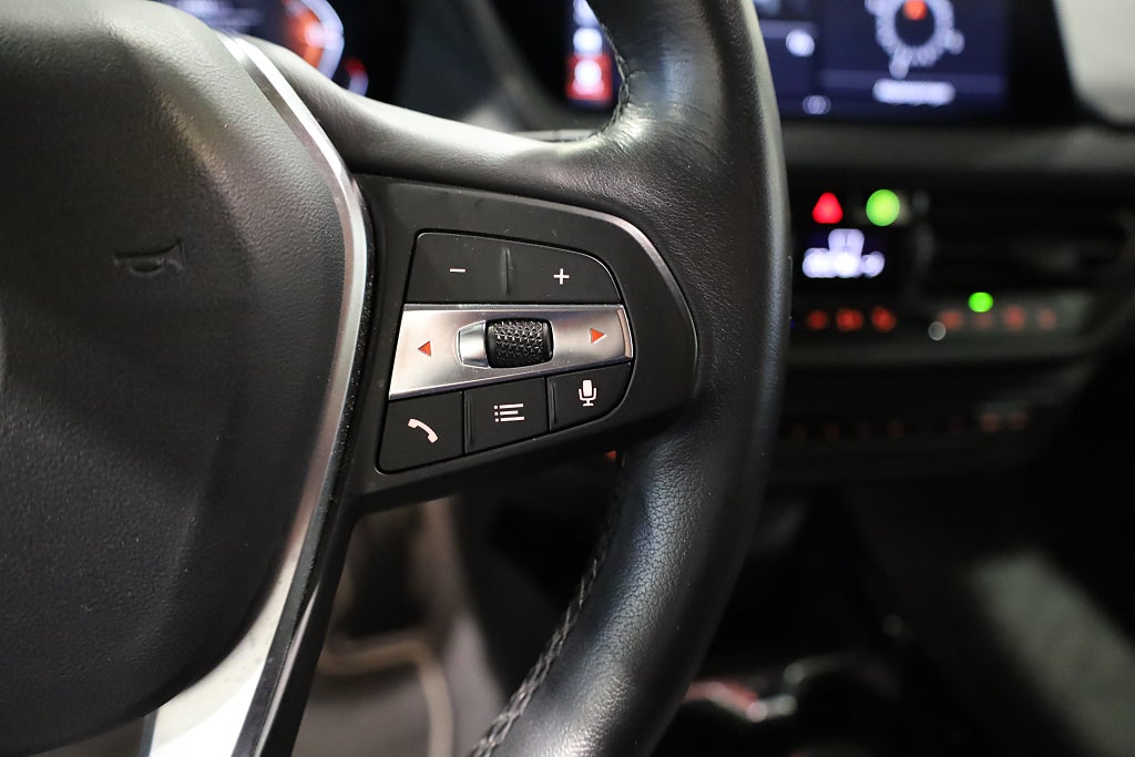 BMW 118I 136hk Sport line Aut Leasbar Navi CarPlay 2022