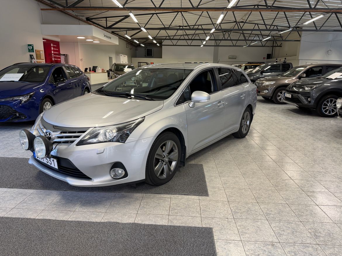 Toyota Avensis 2.0 D KOMBI 2014, bild 7/10