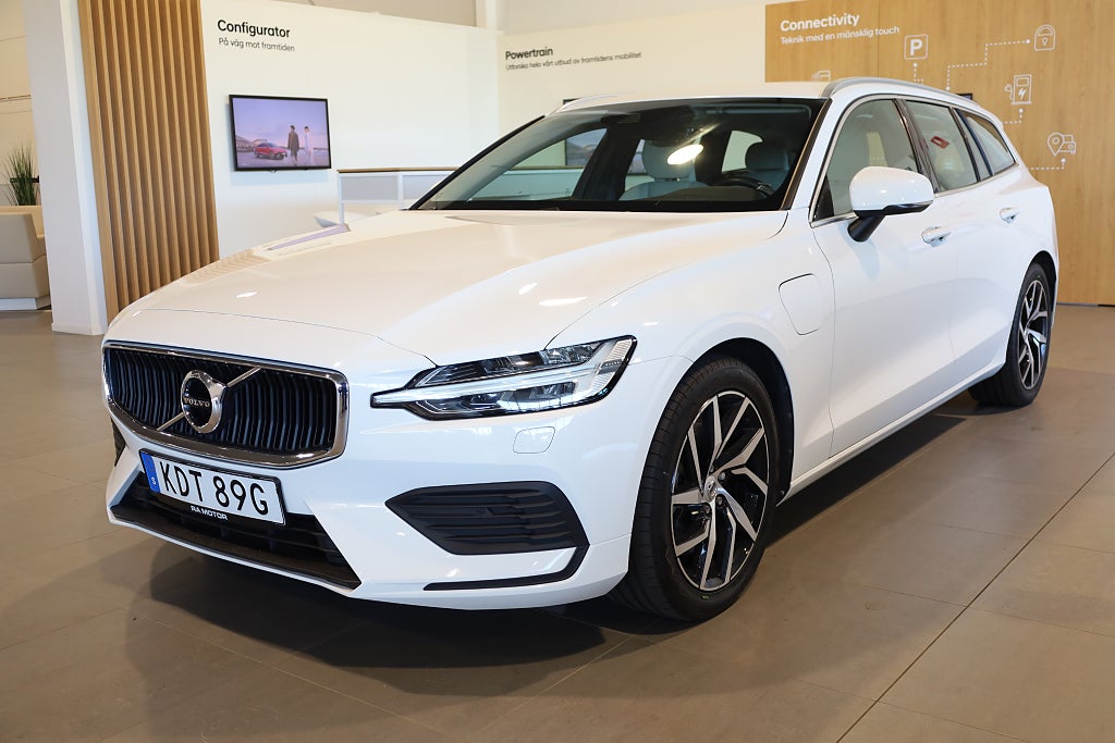 Volvo V60 T8 Twin Engine 392hk AWD Momentum Advanced | Skinn | 2020