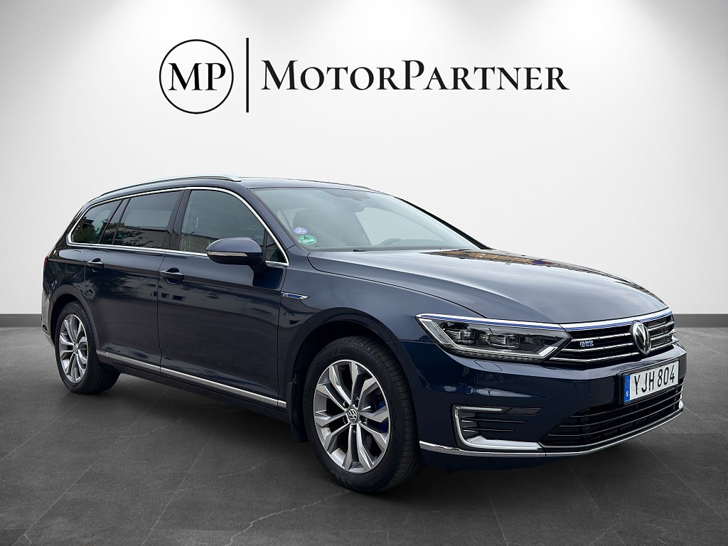 Volkswagen Passat GTE 1.4 TSI Plug-in hybrid Cockpit Kamera Värmare Drag