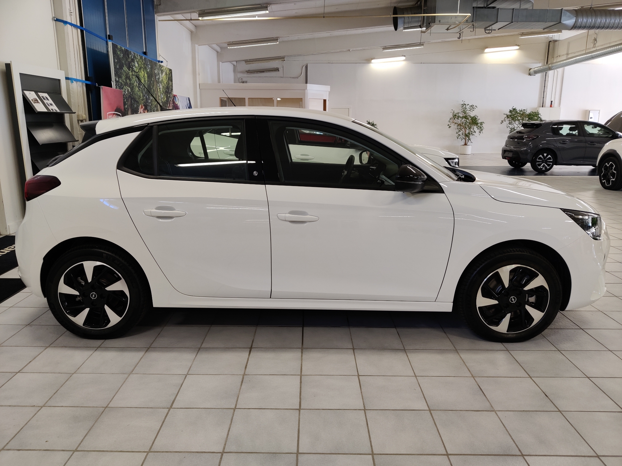 Opel Corsa-e E Design & Tech 50KWh 2023, bild 3/37