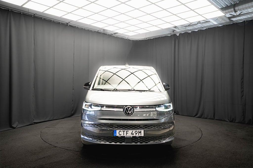 Volkswagen Multivan eHybrid EL-DÖRR PANO HUD B-VÄRM DRAG H/K ELSTOL MOMS