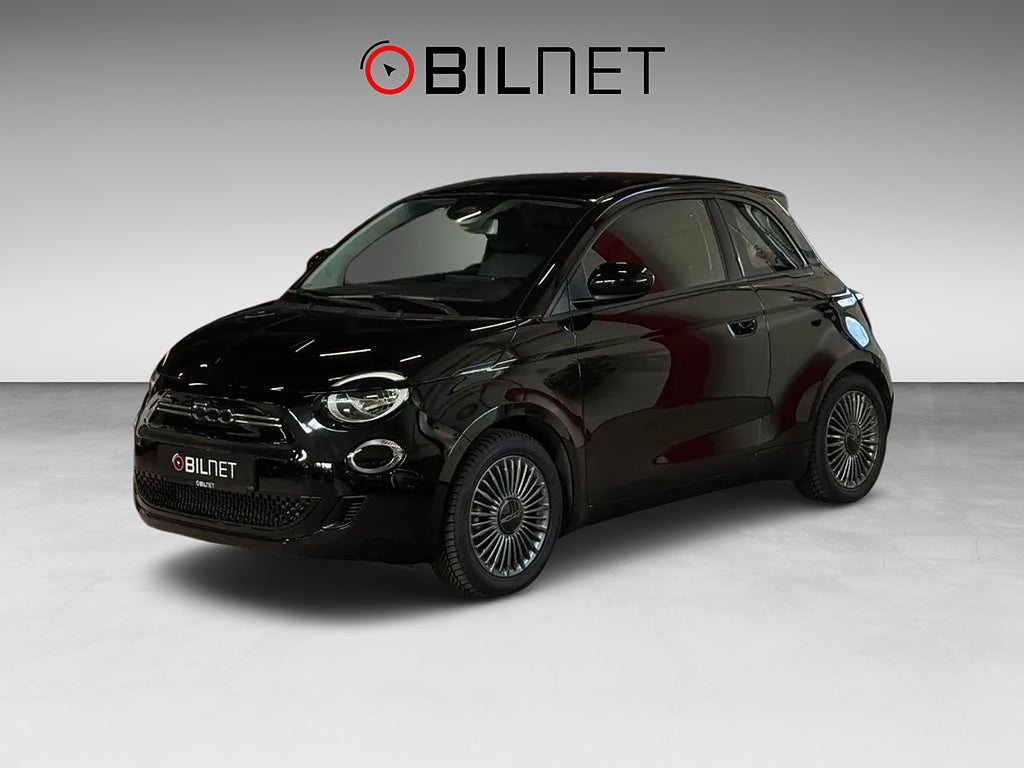 Fiat 500 e 42 kWh Long Range / Svart Metallic 4-sits Carplay