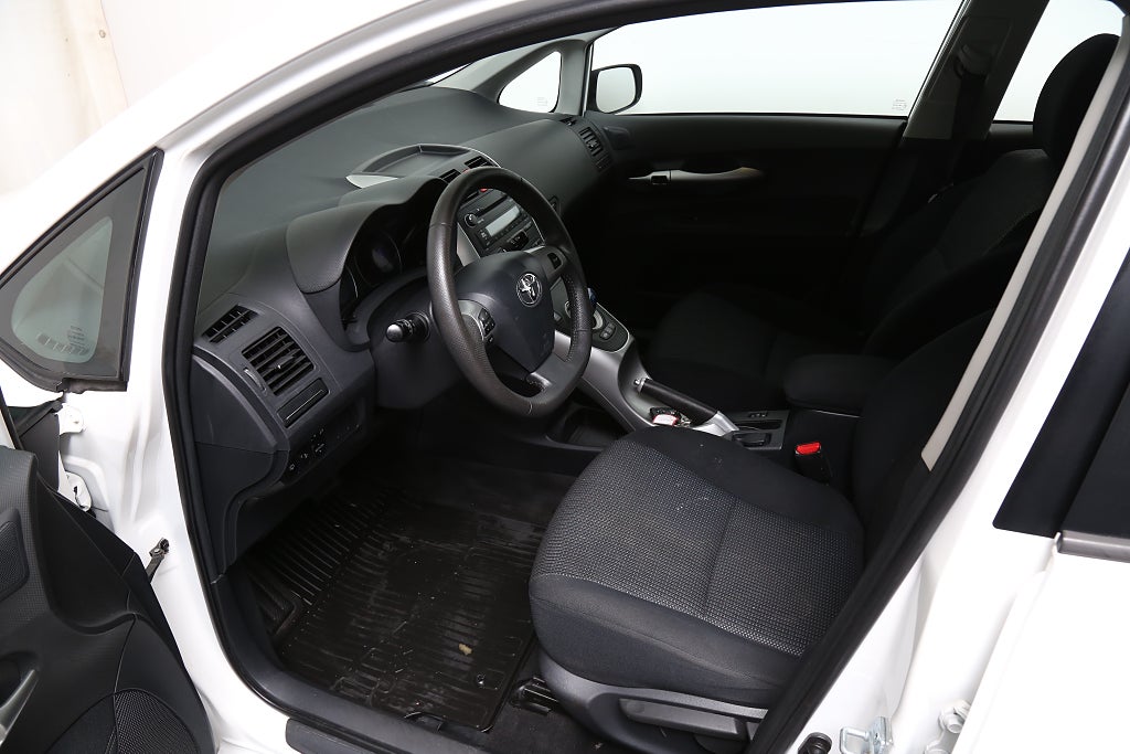 Toyota Auris 1,8 Hybrid e-CVT Plus 136hk Aut Motorvärmare 2011