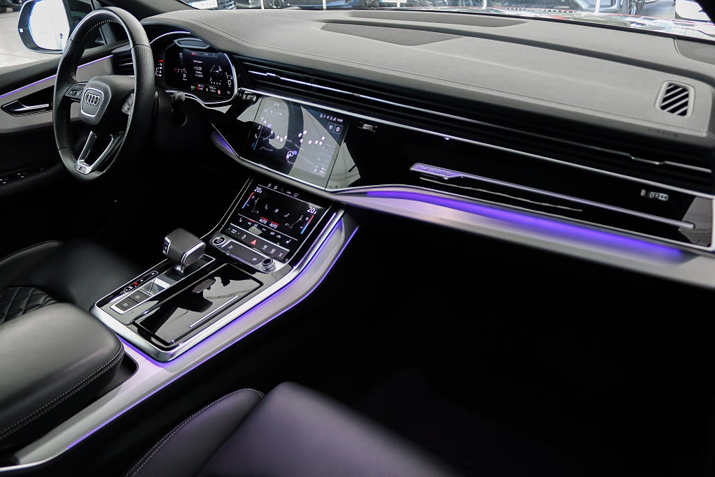 Audi Q8 TDI S line Selection MOMS Pano Matrix Värmare Drag
