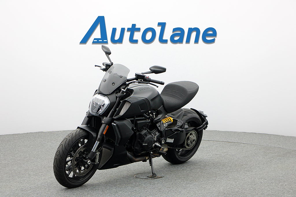Ducati Diavel 1260 *Nyservad Nya däck