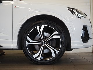 SUV Audi Q3 8 av 23