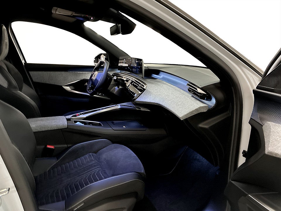 Bild på Peugeot 5008 GT Ultimate Hybrid 145hk Aut 7-SITS B-KAMERA CARPLAY