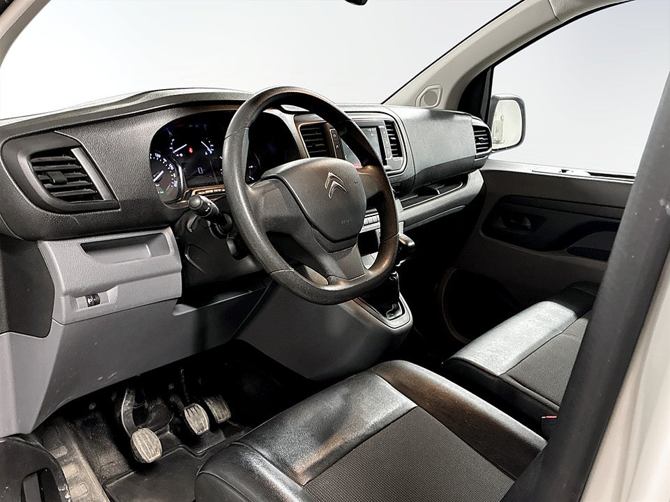 Bild på Citroën Jumpy New Business 1.5 BHDi 120hk L2 CARPLAY P-SENSORER BAK 