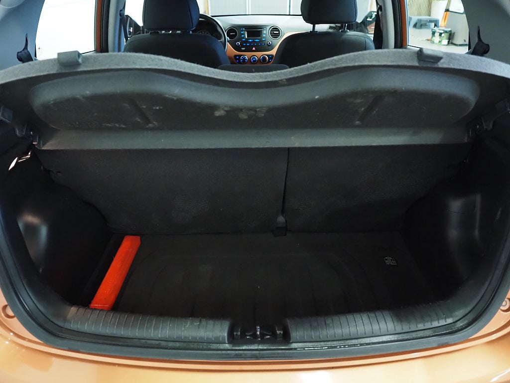 Hyundai i10 1.0 ComfortPlus 67hk Motorvärmare P-Sensorer Rattvärme 2014
