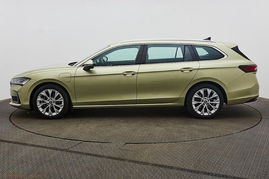 Škoda Superb iV Combi DSG Sequential, 204hp, 2025