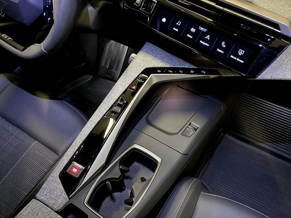 Bild på Peugeot 3008 GT Hybrid 145hk Aut B-KAMERA CARPLAY